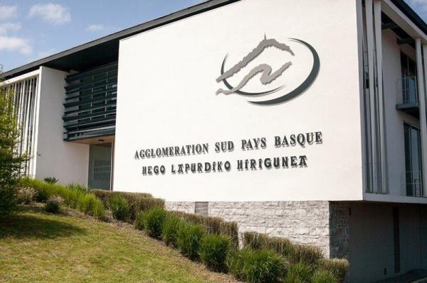 Hego Lapurdiko hiriguneak bi euskara teknikari bilatzen ditu