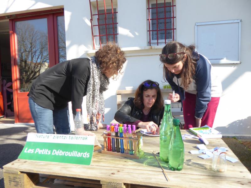 Ekinez egina: Les Petits Débrouillards