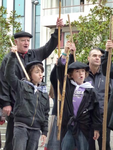 Belaunaldi guziek, Santa Agate ospatzen dute