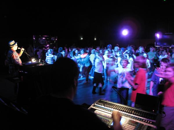 Elektroboom: Gaztetxoak dantzarazteko!