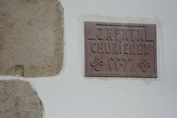 Hitz-enea erakusketa uda huntan Biarritzen