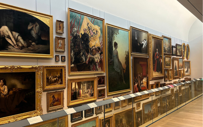 BONNAT MUSEOKO BISITA GIDATUA BAT BATEKO ITZULPENAREKIN